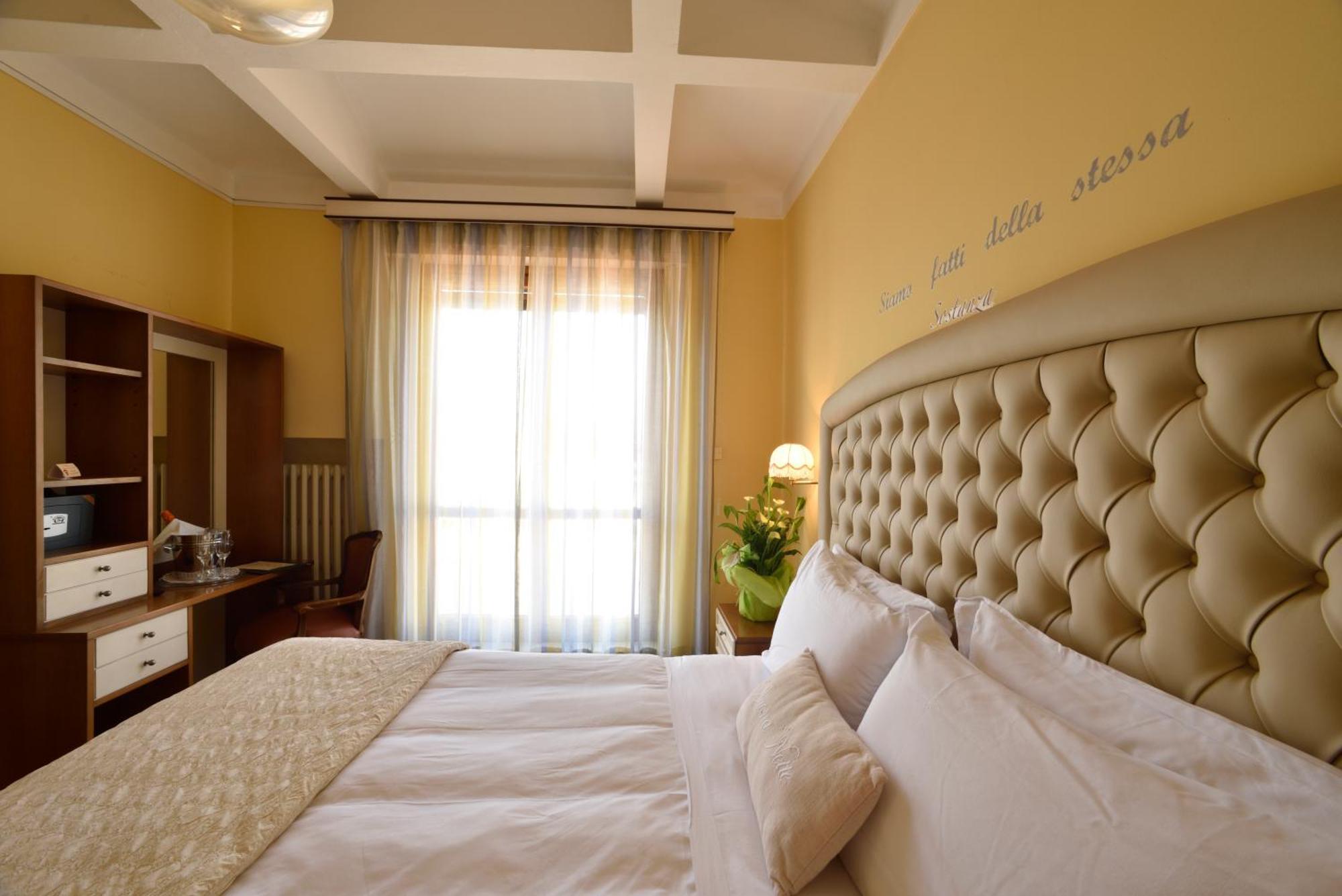 Hotel Bergamo San Bartolomeo Al Mare Exterior foto