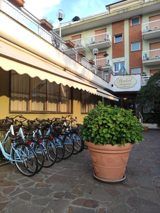 Hotel Bergamo San Bartolomeo Al Mare Exterior foto