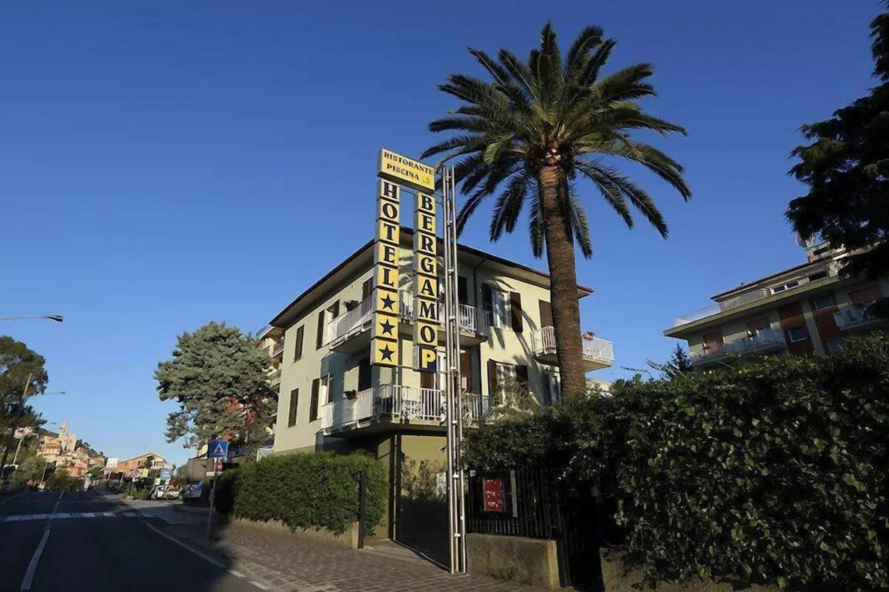 Hotel Bergamo San Bartolomeo Al Mare Exterior foto