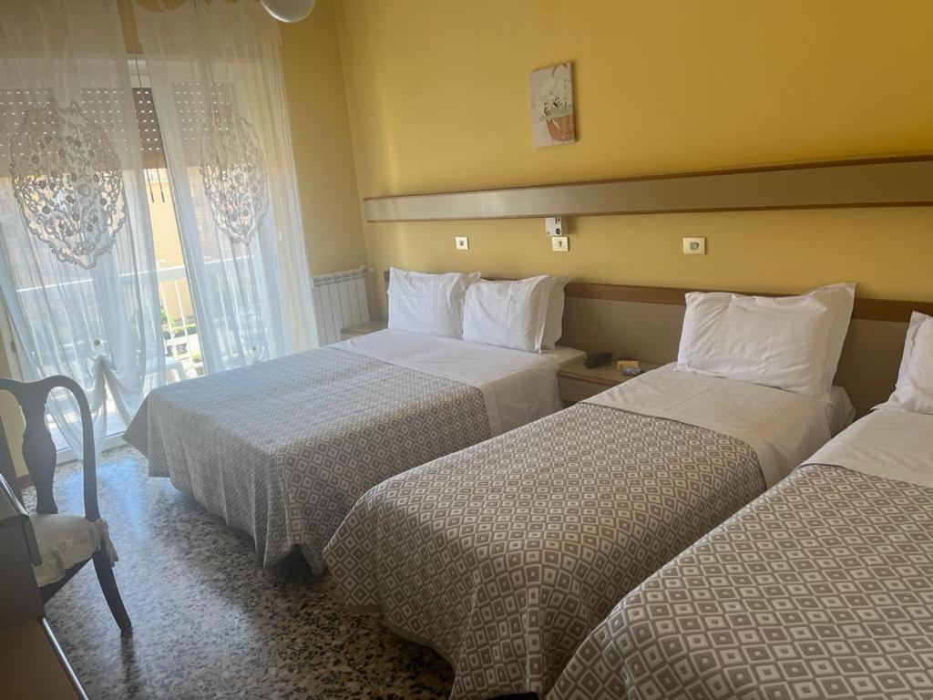 Hotel Bergamo San Bartolomeo Al Mare Exterior foto