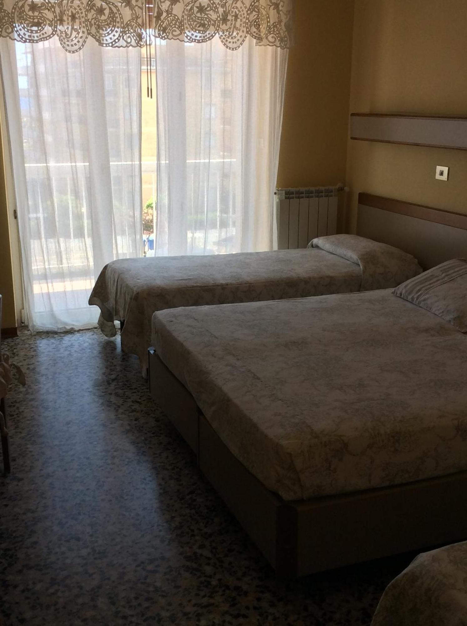 Hotel Bergamo San Bartolomeo Al Mare Exterior foto