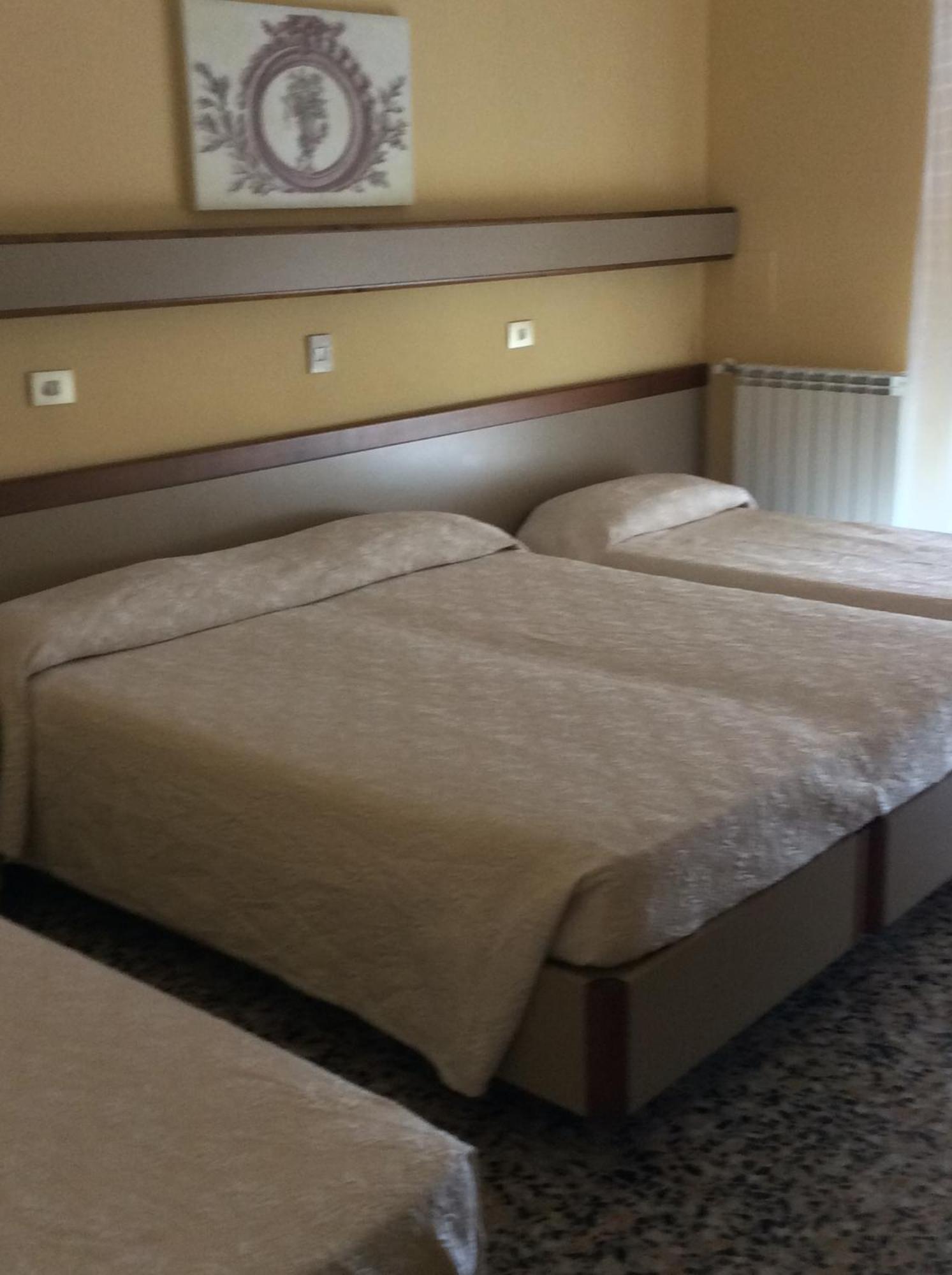 Hotel Bergamo San Bartolomeo Al Mare Exterior foto